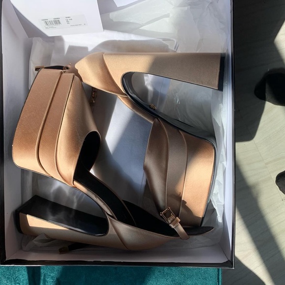 Versace Satin Crystal Embellishments D'Orsay Pumps w/ Tags IT41/US11 - Picture 4 of 4